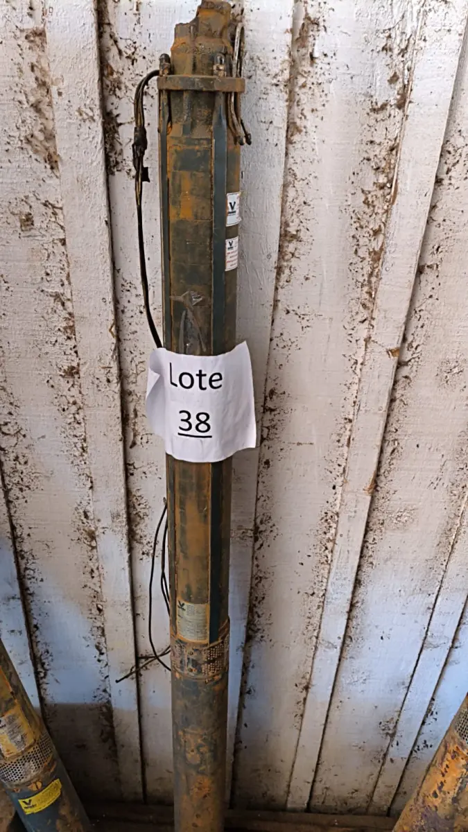 LOTE 038 - BOMBA SUBMERSA VAMBRO 4CV 28 ESTÁGIOS