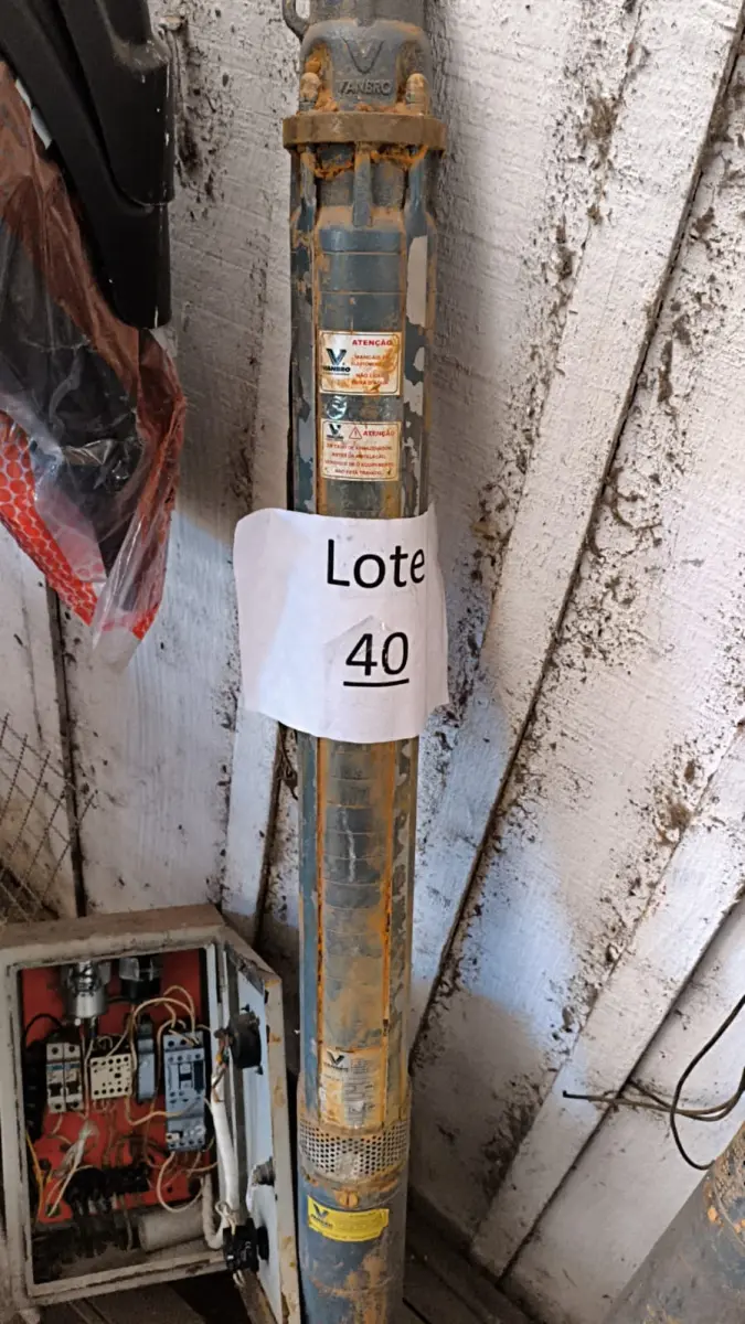 LOTE 040 - BOMBA SUBMERSA E QUADRO DE COMANDO