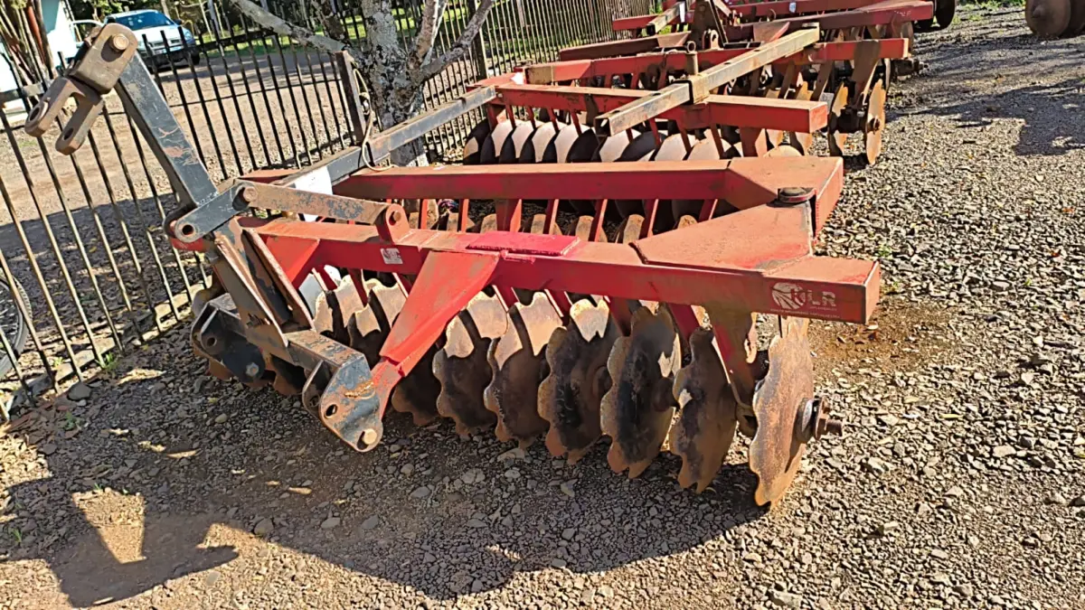 LOTE 037 - GRADE NIVELADORA