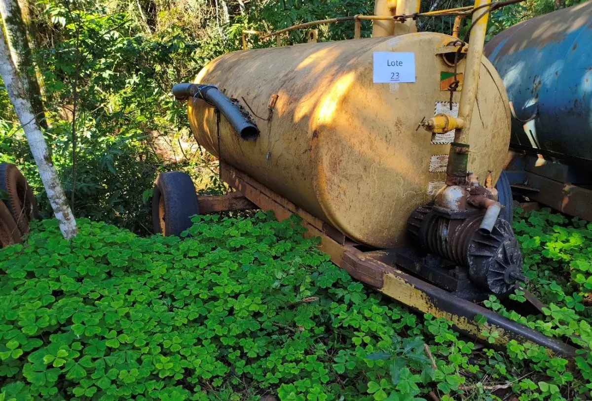 LOTE 023 - DISTRIBUIDOR DE ADUBO ORGÂNICO LIQUIDO 3000L.