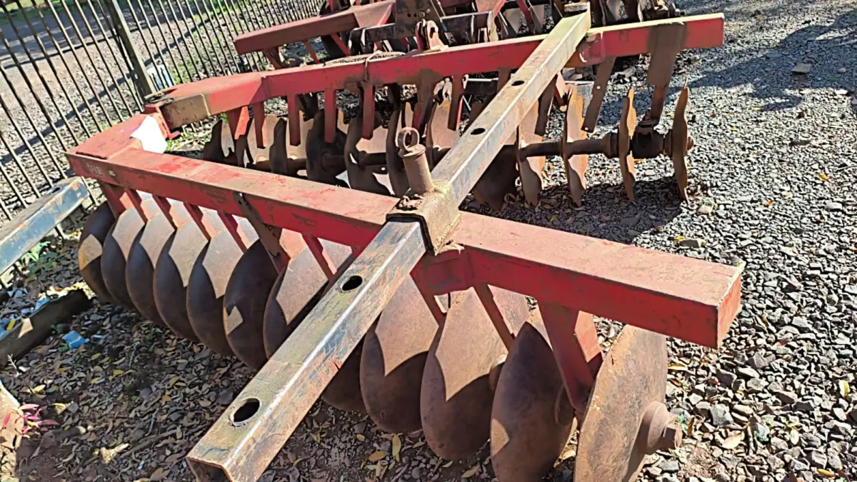 LOTE 036 - GRADE NIVELADORA