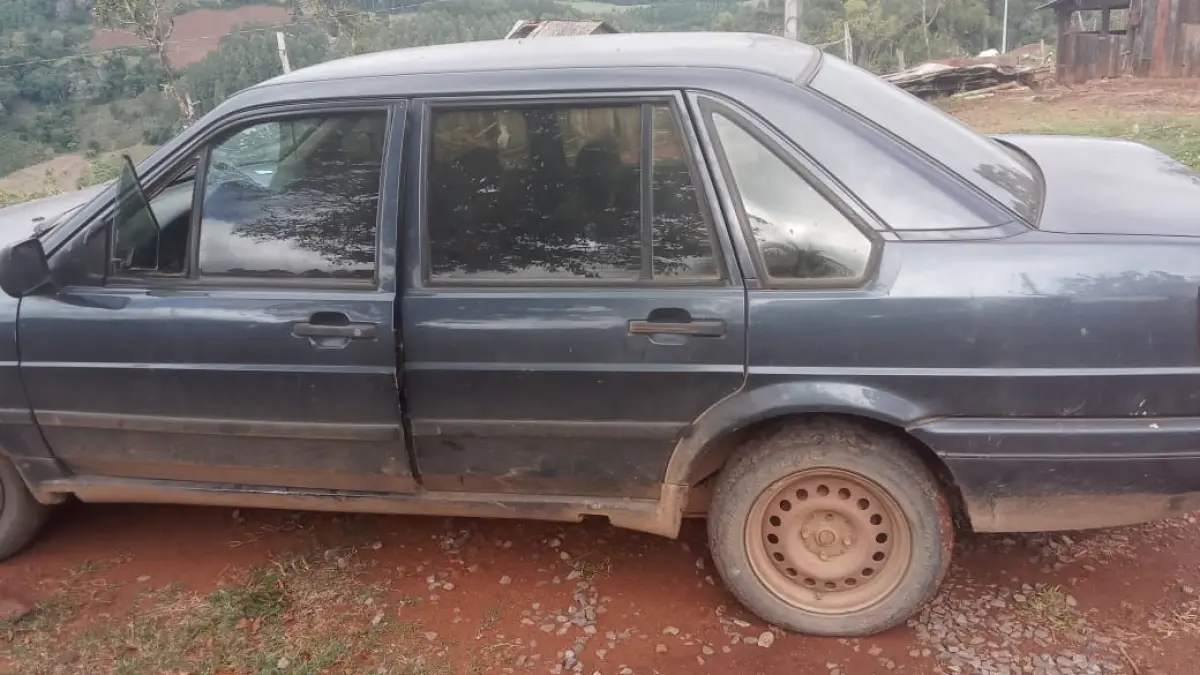 LOTE 000 - VW/Santana – Ano 1996/1996, PLACA IFE5A20 – RENAVAM 658455826 Chassi: 9BWZZZ327TPO34759, na cor CINZA, gasolina, 96 CV