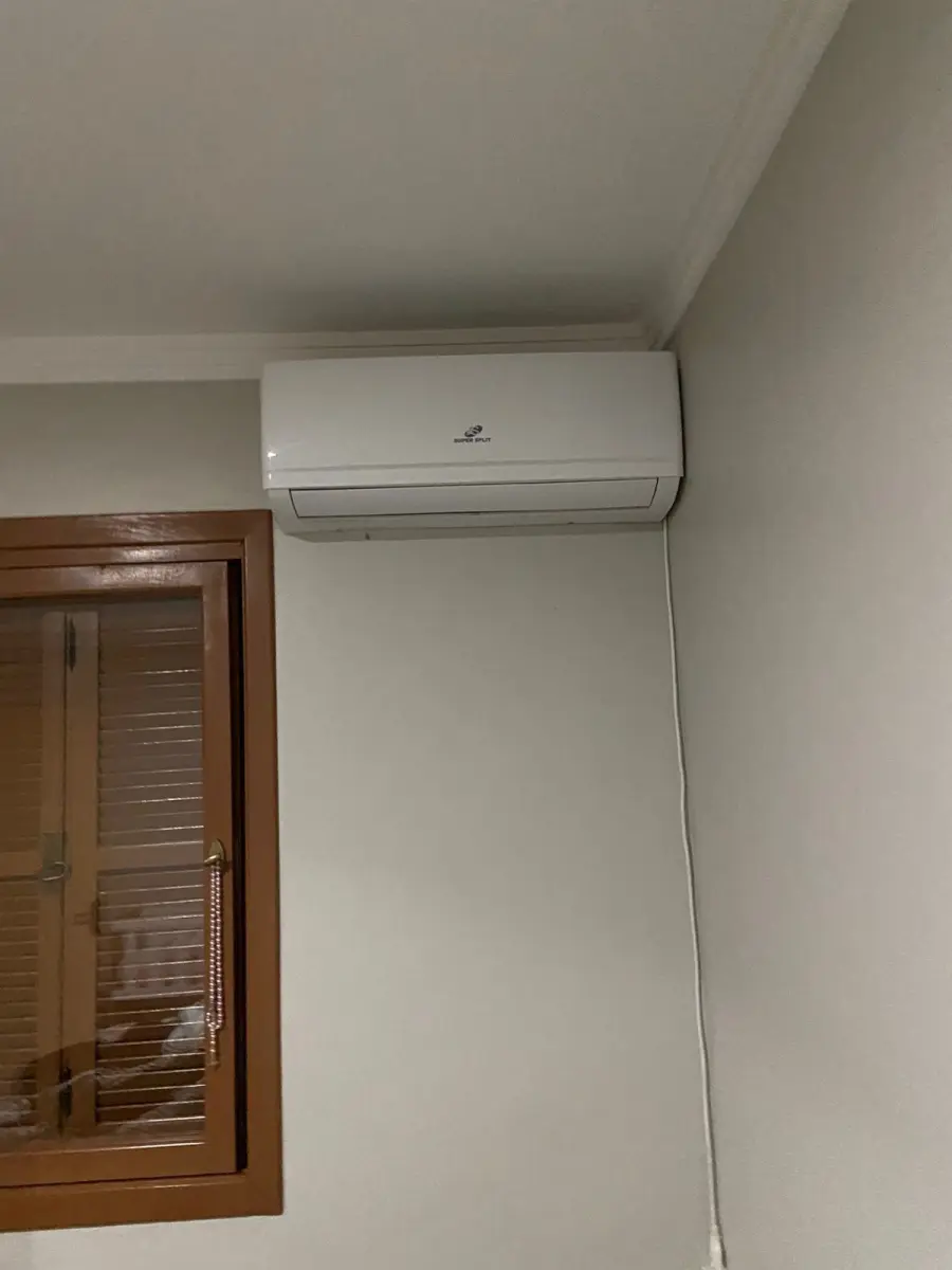 LOTE 002 - Aparelho de ar condicionado, Super Split, 9.000 BTUS