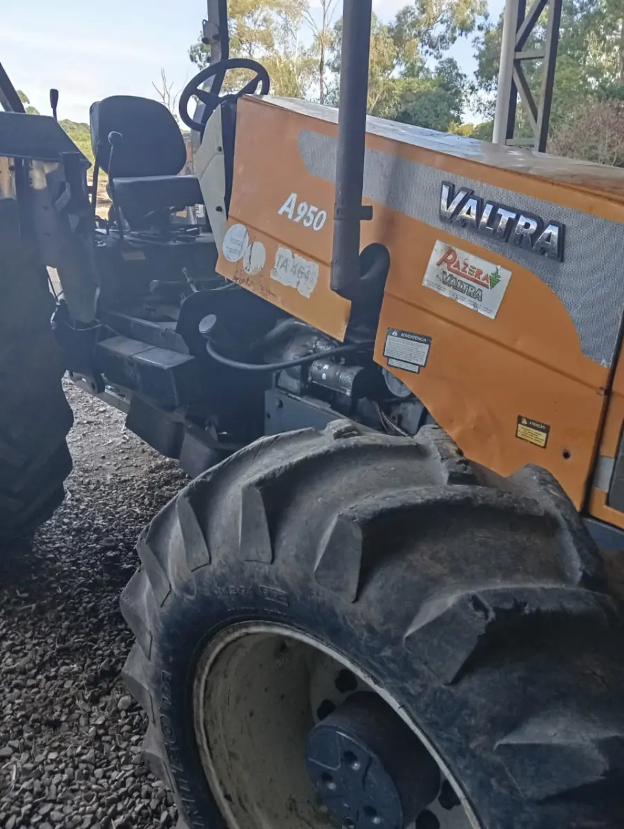 LOTE 008 - Trator Agrícola, marca Valtra A 950, Ano/Modelo: 2016