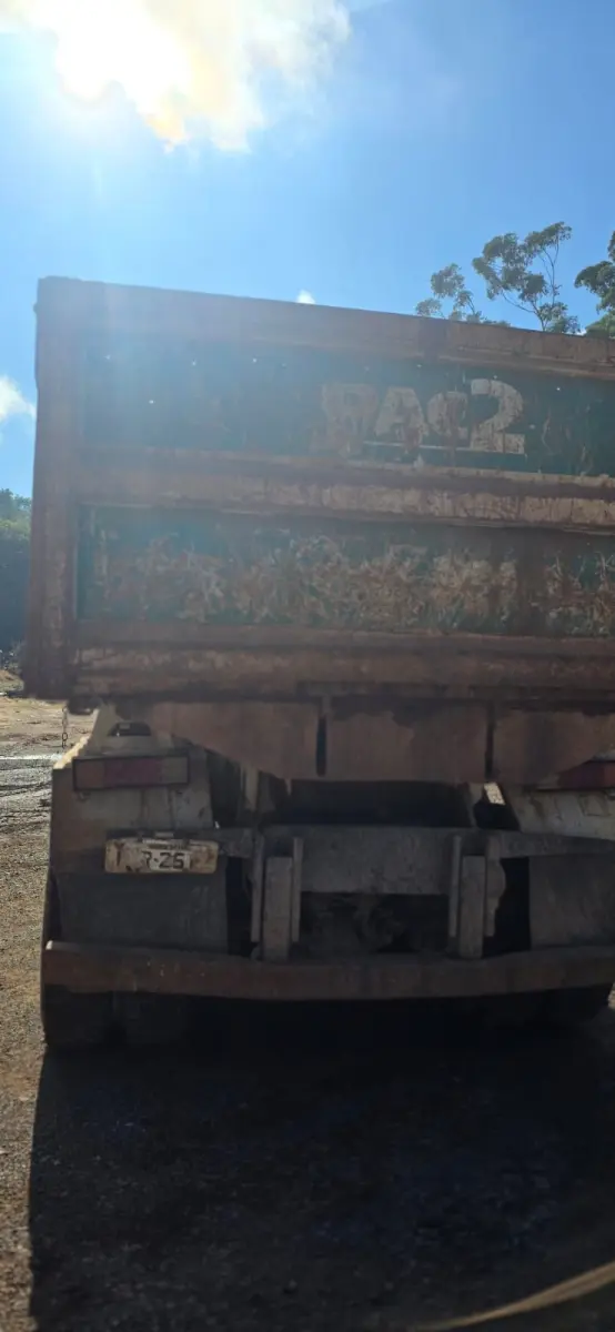 LOTE 013 - Caminhão Mercedes Benz Atron 2729 K 6x4, 2014/2014