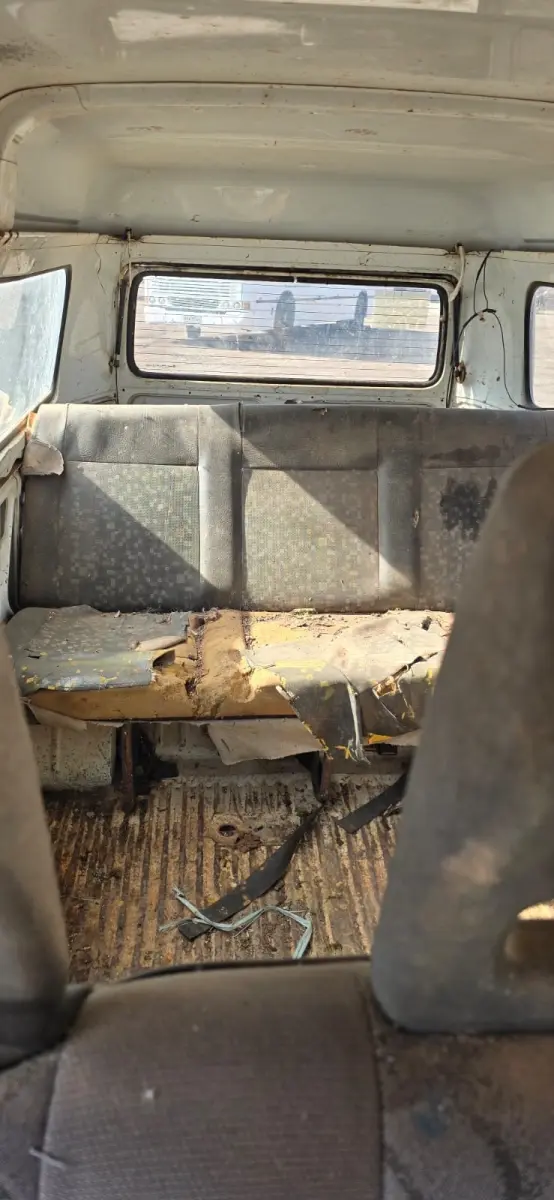 LOTE 004 - VOLKSWAGEN KOMBI, placa IJG 6044, ano/modelo 1999/1999, gasolina, cor branca, chassi 9BWZZZ237XP008077, Renavam 00728829495