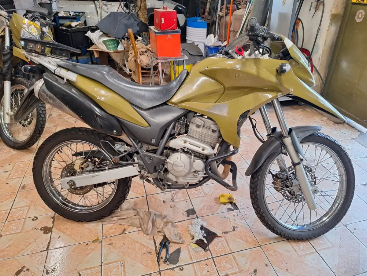 LOTE 009 - Moto: HONDA/XRE 300, placa:JBM-3867, ano/modelo: 12/12