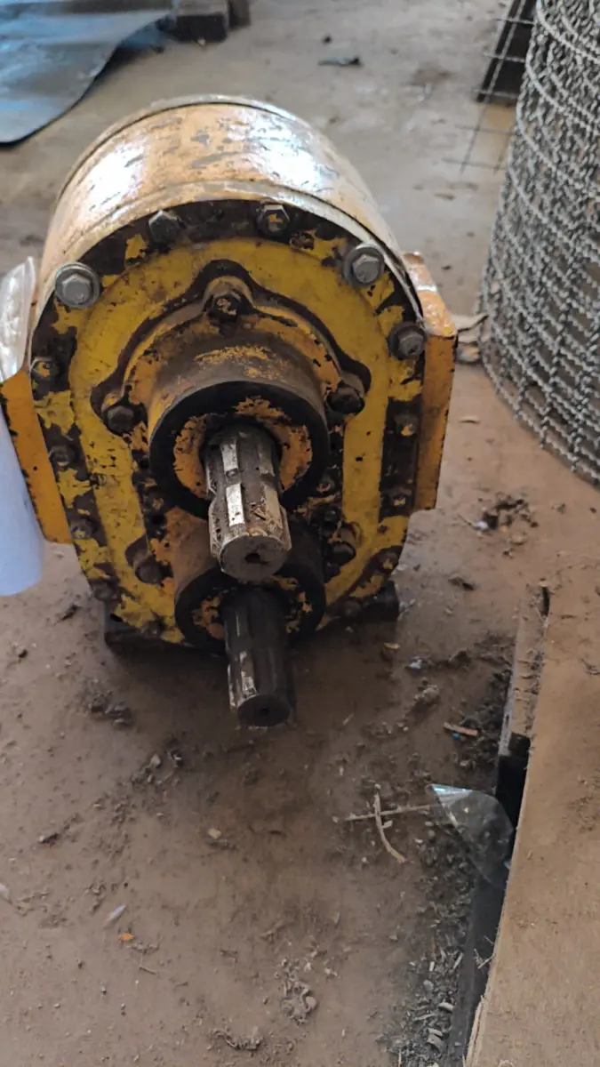 LOTE 042 - BOMBA LOBULAR 04 POLEGADAS, MEPEL.