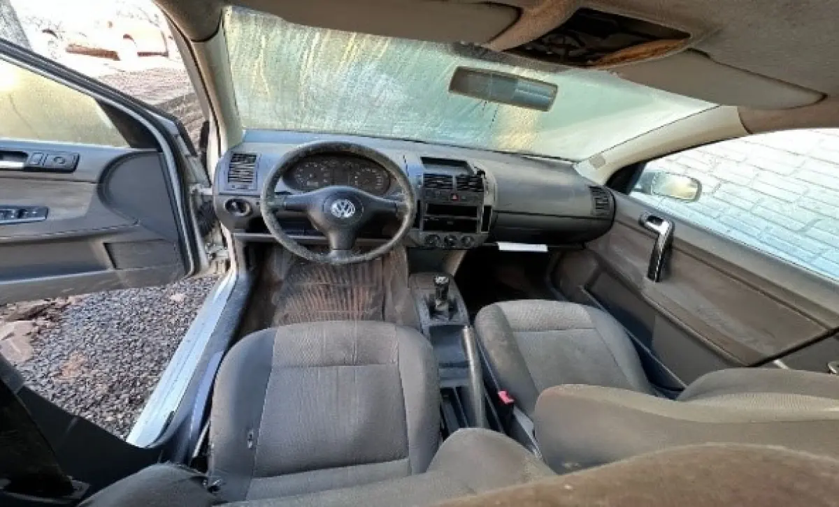 LOTE 004 - Automóvel VW – Polo Sedan 1.6 – 2005/2005 – Cor: Prata – Álcool/Gasolina – Placas AMT 9125.