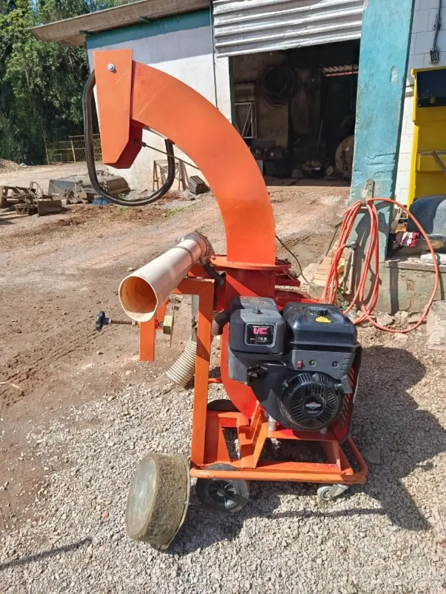 LOTE 002 - Aspirador de folhas Truck 200 GX390 – ASP0001.