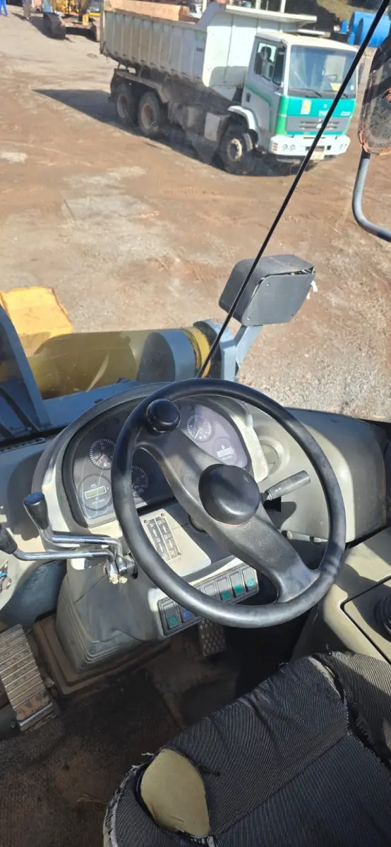 LOTE 014 - Pá carregadeira SL30W, marca MAXXOR, Amarela, NRO. CHASSI: SL30AA1000810 - NRO. MOTOR: 87272113, Ano 2012