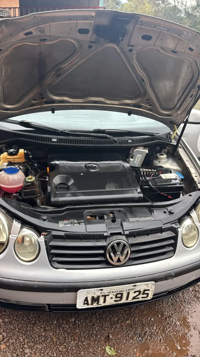 LOTE 004 - Automóvel VW – Polo Sedan 1.6 – 2005/2005 – Cor: Prata – Álcool/Gasolina – Placas AMT 9125.