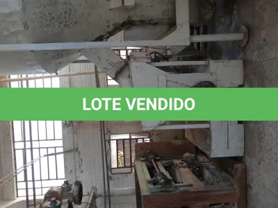 LOTE 022 - MAQUINÁRIO INDUSTRIAL, (01 caldeira tipo hibrida da marca Tenge; 02 motores externos de ar condicionado Split marca Consul e Comfree  sem a máquina interna de refrigeração;;pallets; motores de diversos tamanhos; maquinas de grande e médio porte em  ferro