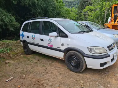 LOTE 002 - GM ZAFIRA COMFORT 2.0,  2011 / 2012, cor branca, 7P/140CV