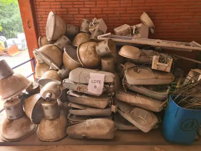 LOTE 006 - Sucata de luminárias