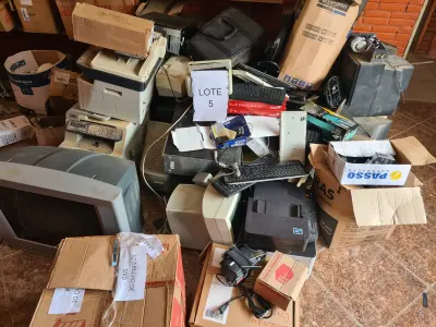 LOTE 005 - Sucata de material de informática