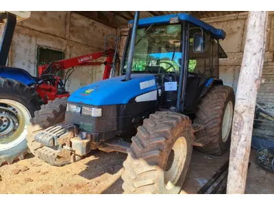 LOTE 022 - TRATOR AGRICOLA DE RODAS, NEW HOLLAND NH TL 85 E, 2012/2012, E RÁDIO AUTOMOTIVO COM RÁDIO AM/FM, CD PLAYER, MP3 E ENTRADAS USB E AUXILIAR