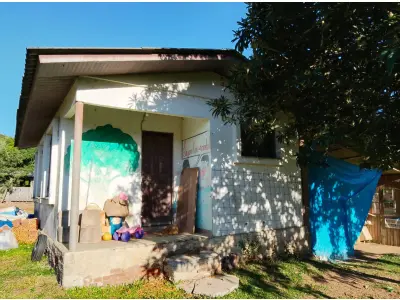 LOTE 025 - Um prédio de alvenaria (somente a Escola), medindo 48,75 m2, (Patrimônio snº), construída dentro da matrícula de nº 4059 cujo proprietário da área de terras rurais é Ivar Piana Floriano, localizada na Linha Taimbé também chamada de Linha Torres Gonçalves, denominada de Escola Francisco Floriano em Arvorezinha/RS