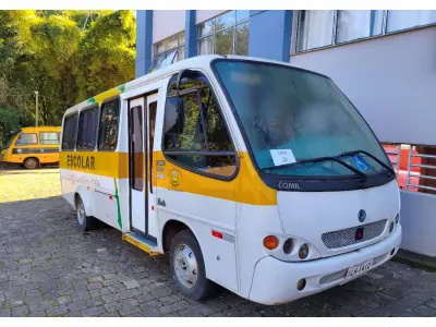 LOTE 020 - MICRO ONIBUS VOLKSWAGEM/COMIL, BELLO 8.120, 2003, CAP. 20 PASSAGEIROS, BRANCO E RÁDIO AUTOMOTIVO AM,FM COM MP3 E ENTRADA USB  E  ELEVADOR PARA VEICULO MARCA ELEVITTÁ, MODELO PEV UR VIRIDIAN SAT, S/N-0001, TENSÃO 12VCC, CAPACIDADE DE CARGA MAXIMA 2500N.