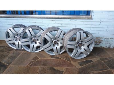 LOTE 003 - 4 Rodas volkswagen Golf aro 16