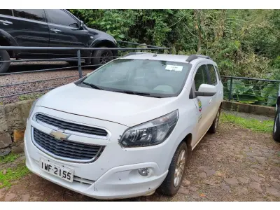 LOTE 017 - VAN CHEVROLET SPIN 1.8 ECONOFLEX AT LTZ, ALCO/GASOL, 2014/2015, 04 PORTAS, CAP. 07 PASSAGEIROS, DIRECAO HIDRAULICA, CAM. AUT., AR CONDICIONADO