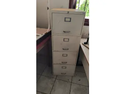 LOTE 007 - MOBILIÁRIO EM GERAL, MÁQUINAS E FERRAMENTAS