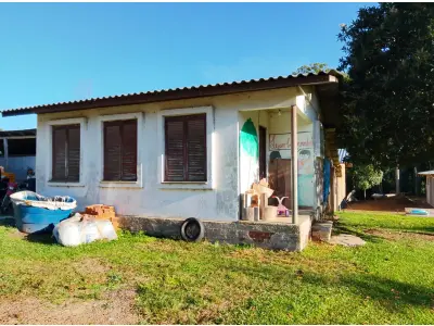 LOTE 025 - Um prédio de alvenaria (somente a Escola), medindo 48,75 m2, (Patrimônio snº), construída dentro da matrícula de nº 4059 cujo proprietário da área de terras rurais é Ivar Piana Floriano, localizada na Linha Taimbé também chamada de Linha Torres Gonçalves, denominada de Escola Francisco Floriano em Arvorezinha/RS