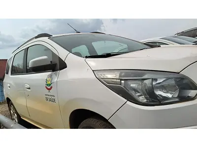 LOTE 017 - VAN CHEVROLET SPIN 1.8 ECONOFLEX AT LTZ, ALCO/GASOL, 2014/2015, 04 PORTAS, CAP. 07 PASSAGEIROS, DIRECAO HIDRAULICA, CAM. AUT., AR CONDICIONADO