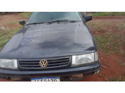 LOTE 000 - VW/Santana – Ano 1996/1996, PLACA IFE5A20 – RENAVAM 658455826 Chassi: 9BWZZZ327TPO34759, na cor CINZA, gasolina, 96 CV