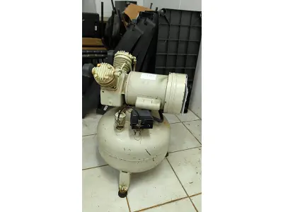 LOTE 010 - COMPRESSOR DE AR