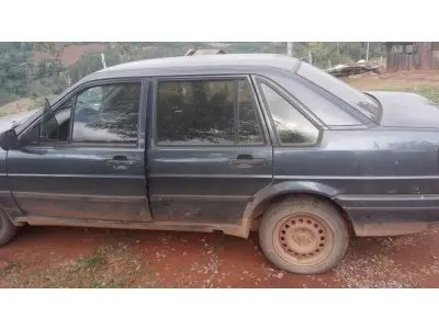 LOTE 000 - VW/Santana – Ano 1996/1996, PLACA IFE5A20 – RENAVAM 658455826 Chassi: 9BWZZZ327TPO34759, na cor CINZA, gasolina, 96 CV