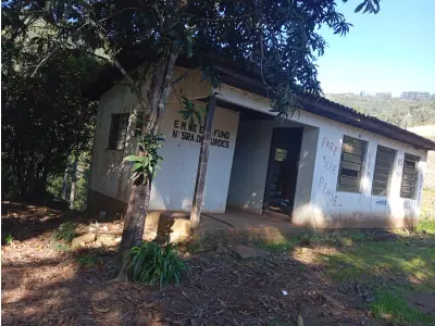 LOTE 027 - Um prédio de alvenaria (somente a Escola) medindo 45 m2, (Patrimônio nº 5826), na Linha Sexta Gruta, denominada de Escola Nossa Senhora de Lurdes em Arvorezinha/RS
