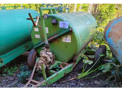 LOTE 029 - DISTRIBUIDOR DE ADUBO ORGÂNICO LIQUIDO 3.000LT.