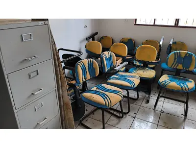 LOTE 007 - MOBILIÁRIO EM GERAL, MÁQUINAS E FERRAMENTAS
