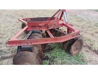Trator Ford 5610,  Arado,  Roçadeira, Carreta agricola, Grade niveladora
