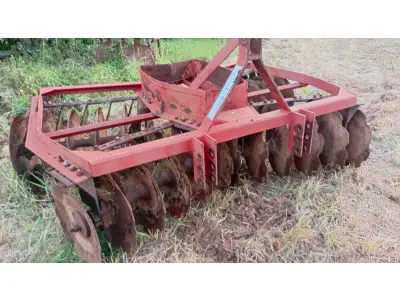 Trator Ford 5610,  Arado,  Roçadeira, Carreta agricola, Grade niveladora