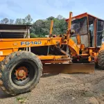LOTE 001 - MOTONIVELADORA MARCA FIAT ALLIS, ano e modelo 2002, cor laranja, 20T/140CV