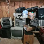 LOTE 011 - Estabilizador, ,  nebulizador, televisor, rádio, terminal ti, coletor de dados,  gravador nvr, suporte, estetoscópio, caneta e contra ângulo, episcópio,  esqueleto, nobreak, impressora,  microcomputadores, câmeras,  notebook,  monitores,  câmera digital,  netbook.