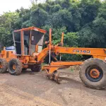 LOTE 001 - MOTONIVELADORA MARCA FIAT ALLIS, ano e modelo 2002, cor laranja, 20T/140CV