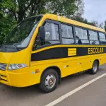 LOTE 010 - MICROÔNIBUS ESCOLAR– IPW – 3245 – Marcopolo Volare V6 Escolarbus MWM; 2009/2009, amarelo;