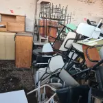 LOTE 001 - Sucata de Mesas, Cadeiras, Sofá e Classes