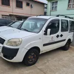 LOTE 011 - FIAT DOBLÔ HLX 1.8 16 V E. TORQUE FLEX – ano e modelo 2011, cor branca, Placas IRT – 4J10 – 07 passageiros,