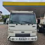 LOTE 006 - CAMINHÃO Ford Cargo 815E, branco, 2010/2011