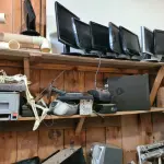 LOTE 011 - Estabilizador, ,  nebulizador, televisor, rádio, terminal ti, coletor de dados,  gravador nvr, suporte, estetoscópio, caneta e contra ângulo, episcópio,  esqueleto, nobreak, impressora,  microcomputadores, câmeras,  notebook,  monitores,  câmera digital,  netbook.