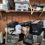 LOTE 011 - Estabilizador, ,  nebulizador, televisor, rádio, terminal ti, coletor de dados,  gravador nvr, suporte, estetoscópio, caneta e contra ângulo, episcópio,  esqueleto, nobreak, impressora,  microcomputadores, câmeras,  notebook,  monitores,  câmera digital,  netbook.