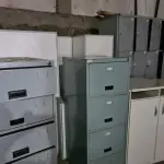 LOTE 008 - Armários de Madeira, Aço, Balcão de Fôrmica