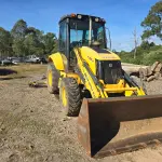 LOTE 003 - Retroescavadeira marca New Holland, Ano/Modelo: 2014,