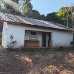 LOTE 026 - Um prédio de alvenaria (somente a Escola), medindo 84 m2, (Patrimônio snº), construída da área de terras rurais da família de Neuro Coradi, localizada na Linha 5ª Alta, denominada de Escola Milvo Coradi  em Arvorezinha/RS