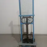 LOTE 001 - Empilhadeira manual Liftrans modelo LM 1016, capacidade de 1000 kg