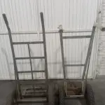LOTE 003 - Dois Carrinhos de carga